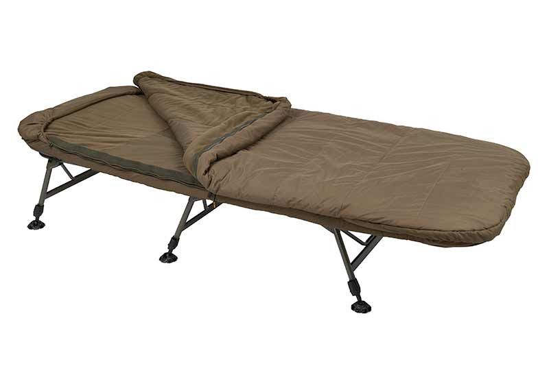 Fox Bed Chair Flatliner X- All Season System un conjunto carpfishing completo que combina una cama de alta gama con un saco de dormir.