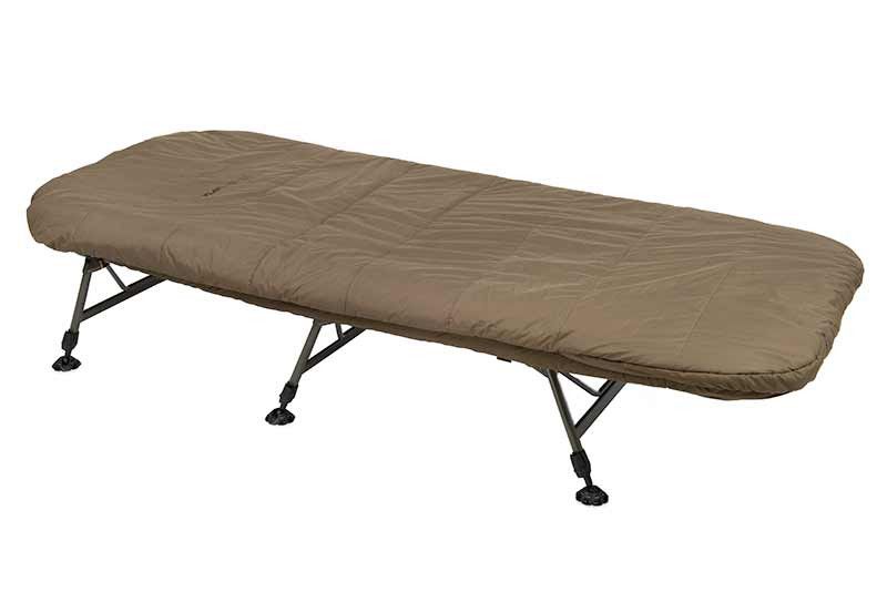 Fox Bed Chair Flatliner X- All Season System un conjunto carpfishing completo que combina una cama de alta gama con un saco de dormir.