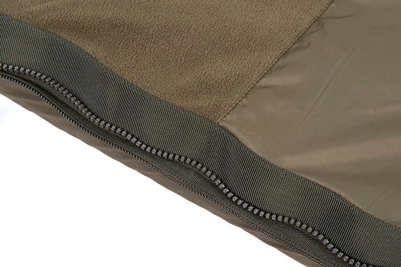Fox Bed Chair Flatliner X- All Season System un conjunto carpfishing completo que combina una cama de alta gama con un saco de dormir.