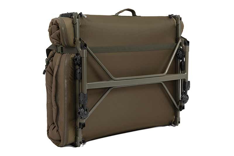 Fox Bed Chair Flatliner X- All Season System un conjunto carpfishing completo que combina una cama de alta gama con un saco de dormir.