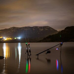 Fox Alarma Micron RX+ Receptor es la herramienta definitiva para mantener el control absoluto de tus alarmas durante tus sesiones de pesca.