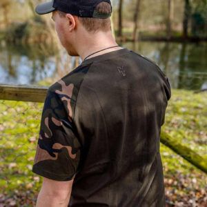 Fox Camiseta khaki / Camo Outline-S esta camiseta ofrece un tacto suave y una gran transpirabilidad, algo imprescindible para jornadas al aire libre.
