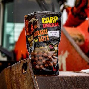 Misel Zadravec Carp Dream Wonder Spice es mucho más que un boilie, es una herramienta selectiva pensada para pescadores que quieren resultados.