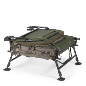 Nash Bed Chair Indulgence HD40 System Camo Emperor el bed chair con saco integrado más amplio y robusto de la gama. Diseñado para pescadores exigentes.