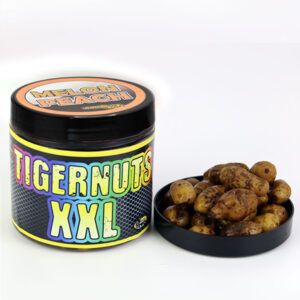 Pro Elite Baits Melon & Peach Tigernuts XXL es una elección estratégica para quienes buscan un cebo dulce, resistente y de alta respuesta.