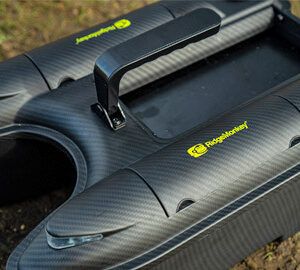 Barco Cebador Ridgemonkey Hunter 750 redefine la manera en que los pescadores y apasionados del carpfishing llevan su estrategia al agua.