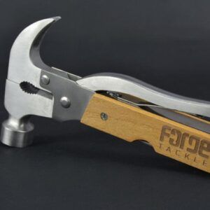 Forge Multiherramienta es la compañera indispensable para cualquier aficionado al carpfishing y actividades al aire libre.