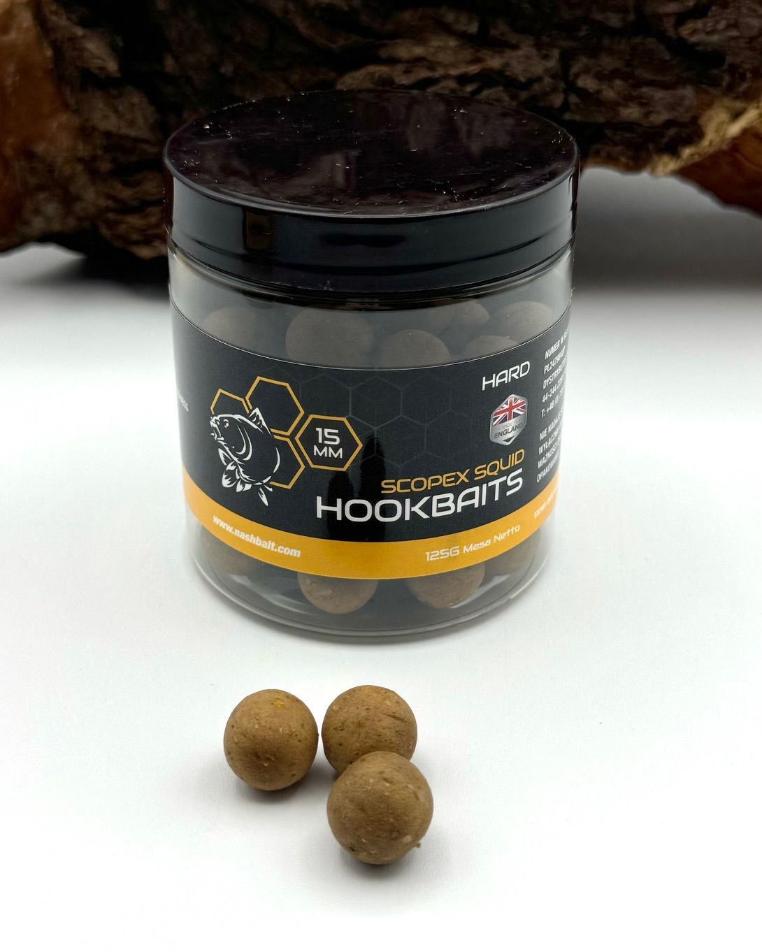 Si buscas cebos de anzuelo capaces de provocar picadas de las carpas más selectivas, los Nash Scopex Squid Signal Coated Hookbaits 15mm son tu mejor arma.
