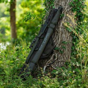 Nash Funda Sacadera Scope OPS Sawn Off Stink Bag diseñada específicamente para pescadores que buscan comodidad y limpieza tras una jornada de pesca intensa.