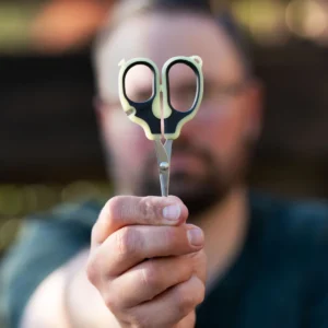 Ridgemonkey Tijeras Nite Glo diseñadas específicamente para el pescador de carpfishing técnico que necesita herramientas confiables y versátiles.