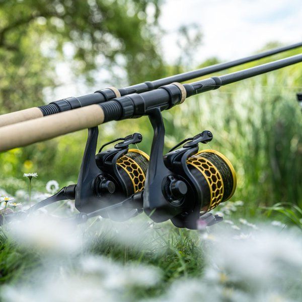 Nash Caña Scope Cork 9ft 3.25lb es una caña de carpfishing de alto rendimiento que ofrece una combinación ideal de potencia, sensibilidad y portabilidad.