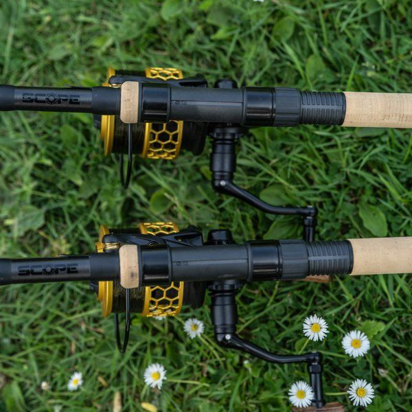 Nash Caña Scope Cork 9ft 3.25lb es una caña de carpfishing de alto rendimiento que ofrece una combinación ideal de potencia, sensibilidad y portabilidad.