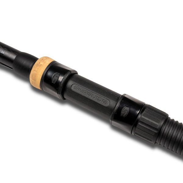 Nash Caña Scope Cork 9ft 3.25lb es una caña de carpfishing de alto rendimiento que ofrece una combinación ideal de potencia, sensibilidad y portabilidad.