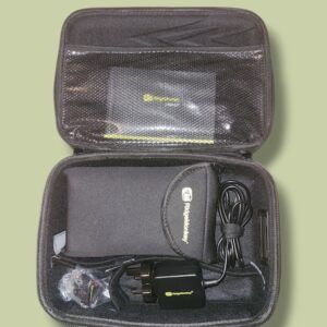 Ridgemonkey Estuche rígido resistente al agua GorillaBox 370 para cualquier pescador que valore la protección y organización de su equipo electrónico.