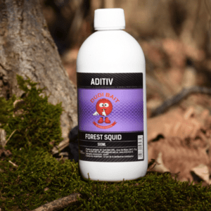 Dudi Bait Aditiv Forest Squid  es un aditivo líquido altamente concentrado diseñado para potenciar todo tipo de cebos y mezclas en la pesca de carpas.