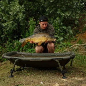 Fox Moqueta Cuna Carpmaster es una opción imprescindible para cualquier pescador de carpas que quiera garantizar el máximo cuidado del pez.