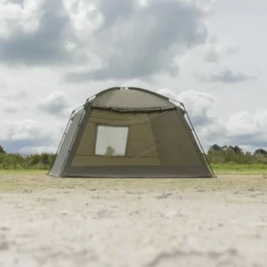 El Avid Carp Bivvy Screen House 3D es el refugio ideal para sesiones de larga duración y aventuras europeas de pesca. Con amplio espacio interior