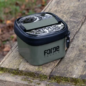 Forge Tackle EVA System Pouch – M  es un accesorio práctico y resistente, diseñado para organizar y proteger tu equipo de pesca de forma eficiente.