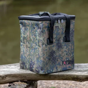 La Forge Tackle Bolsa Vadeador Eva Ftr Camo 55L es el accesorio imprescindible para pescadores de carpfishing que buscan transportar sus botas.