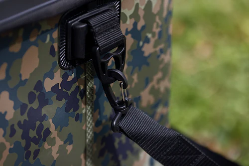 La Forge Tackle Eva FTR Camo Carryall-XXL es perfecta para pescadores que buscan versatilidad, durabilidad y protección total del equipo.