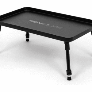 La Avid Carp Revolve Mesa Bivvy XL es un accesorio práctico y versátil diseñado para ofrecer la máxima comodidad y organización dentro de tu refugio.