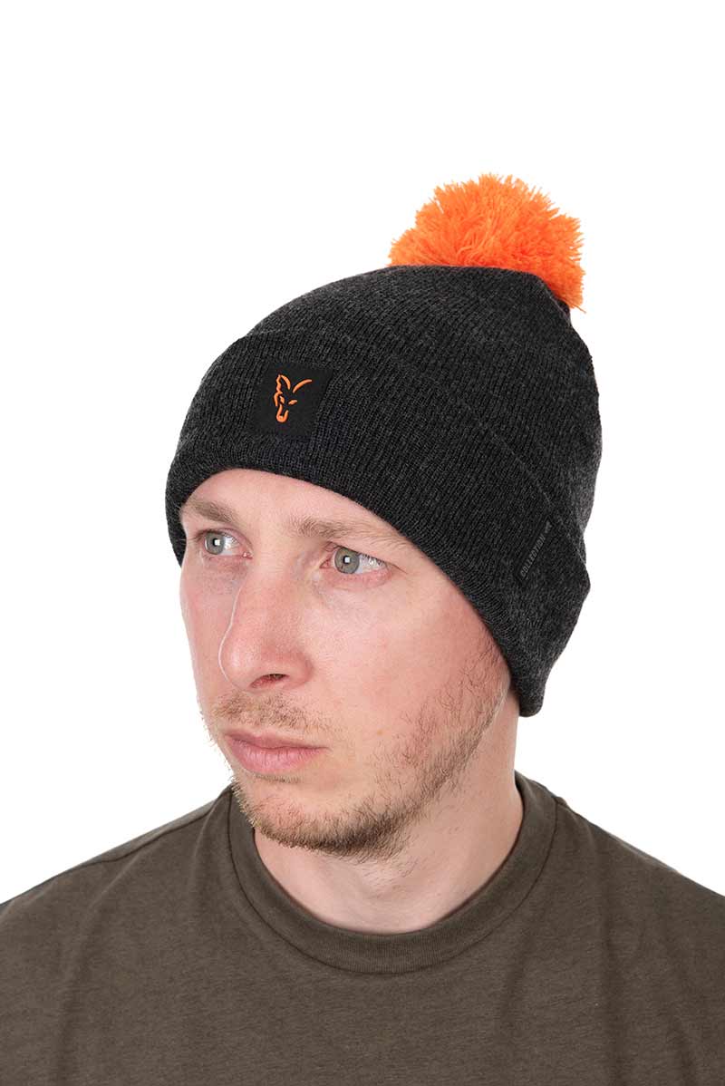 El Fox Gorro Bobble Negro-Naranja combina estilo, calidez y comodidad en un diseño moderno pensado para pescadores y amantes de la vida al aire libre.