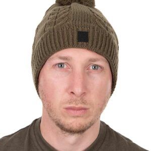 El Fox Gorro Bobble Caqui combina estilo clásico y funcionalidad para mantener la cabeza abrigada en condiciones frías. Con forro de vellón