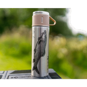 El Korum Termo Barbel 500ml forma parte de la serie Korum Classic, una gama pensada para los pescadores que disfrutan de la tradición y el estilo clásico.