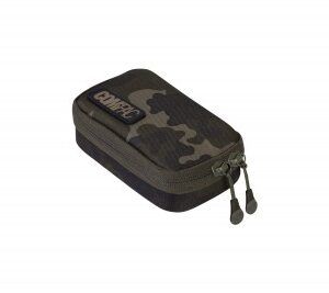 La Korda Compac 70 Tackle Pouch Dark Kamo es una bolsa compacta, resistente y funcional, diseñada para ofrecer la máxima eficiencia en el almacenamiento