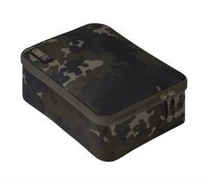 La Korda Compac 200 Tackle Pouch Dark Kamo es la bolsa de almacenamiento más grande de la serie Compac, pensada para quienes buscan espacio.