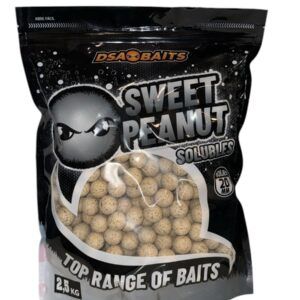 Los DsaBaits Boilies Solubles Sweet Peanut 2.5 kg la irresistible atracción del maní con un perfil dulce y cremoso que despierta el apetito de las carpas.