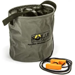 El Solar Tackle Cubo Plegable 10L es un accesorio esencial para cualquier pescador de carpfishing. Ligero, compacto y muy resistente.