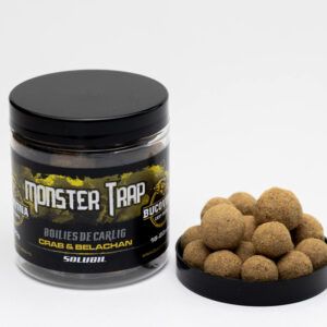 Los Bucovina Carp Baits Monster Trap Boilies Solubles en tamaños de 16 mm y 20 mm representan la esencia de la pesca de grandes carpas