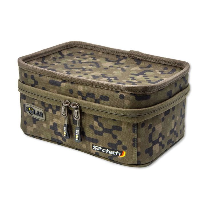 La Solar Tackle SP C-Tech Tackle Station Large representa la evolución definitiva en almacenamiento de aparejos para el pescador que exige rendimiento.