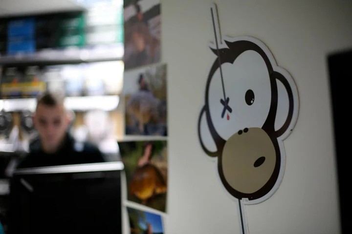 Monkey Climber Pegatina con logotipo para coche Small - Imagen 2