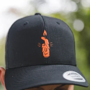 Monkey Climber Gorra de béisbol de malla KOTF Flame, negra con logotipo rojo