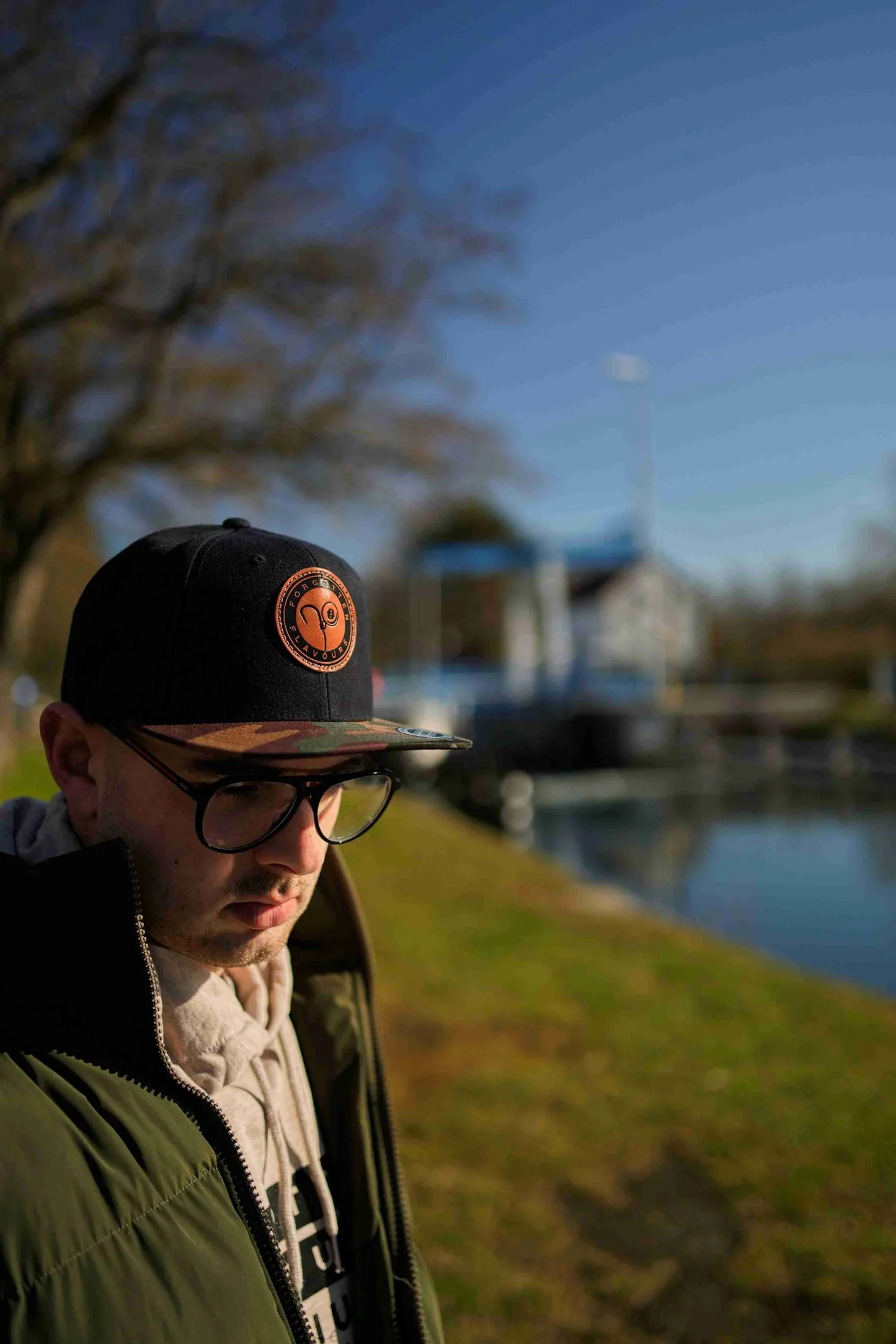 Forgotten Flavours Gorra Snapback con logo Pico de Camuflaje y negro - Imagen 2